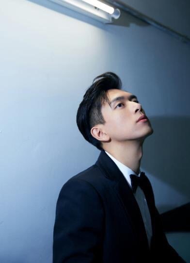 1581684954807749.jpg 李现1.jpg